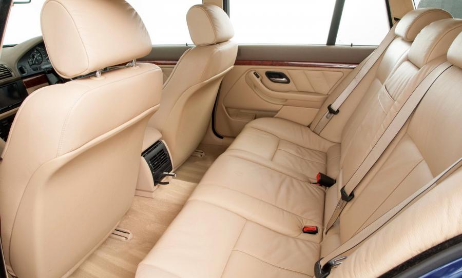 Интерьер Alpina B10 V8 Touring (E39) 1997 года  (UK) (фото 11 из 13)